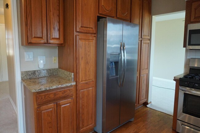 Building Photo - 4415 Fox Hill Dr