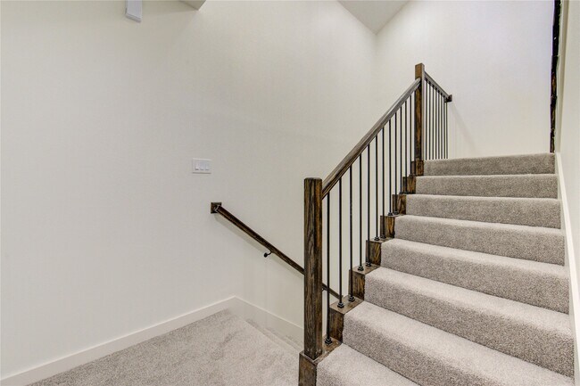 Building Photo - 2928 El Fenice Ln