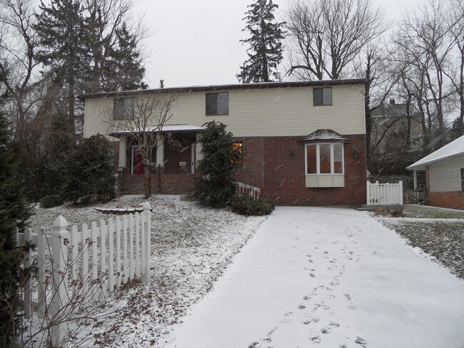 Building Photo - 921 Onondaga St