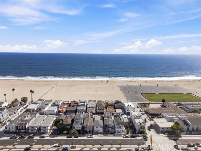 Building Photo - 1228 W Oceanfront