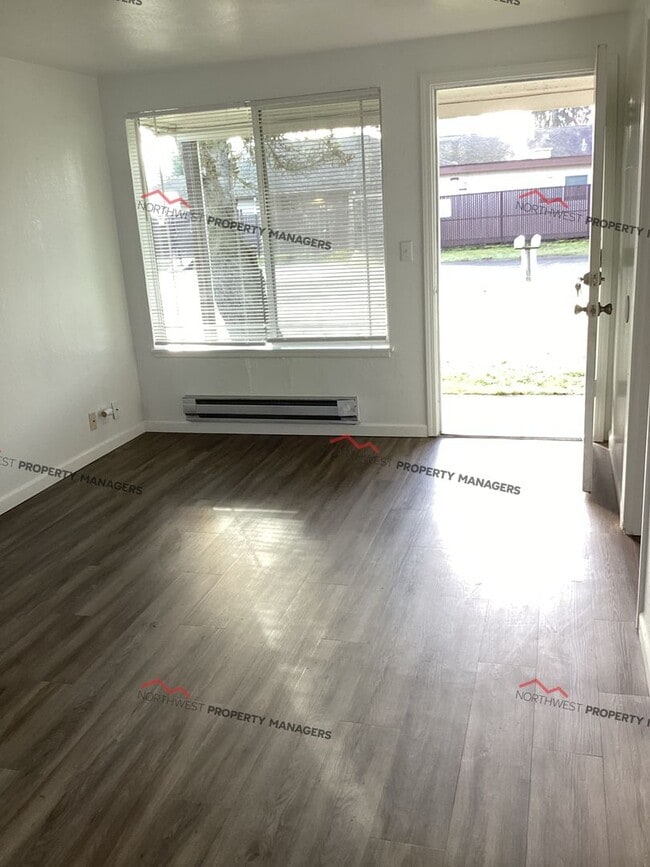 Building Photo - R72A