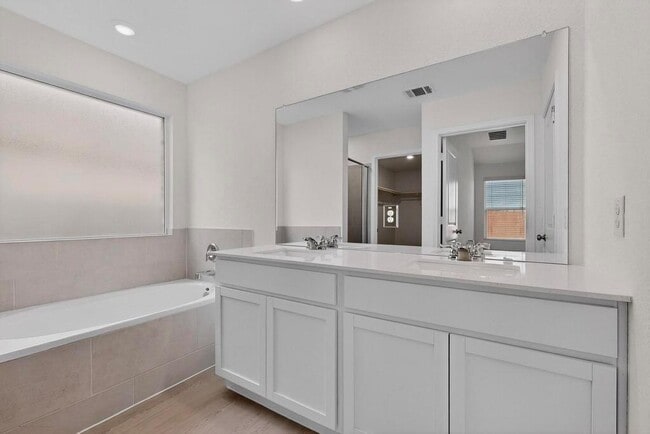 Building Photo - 107 Herald Dr