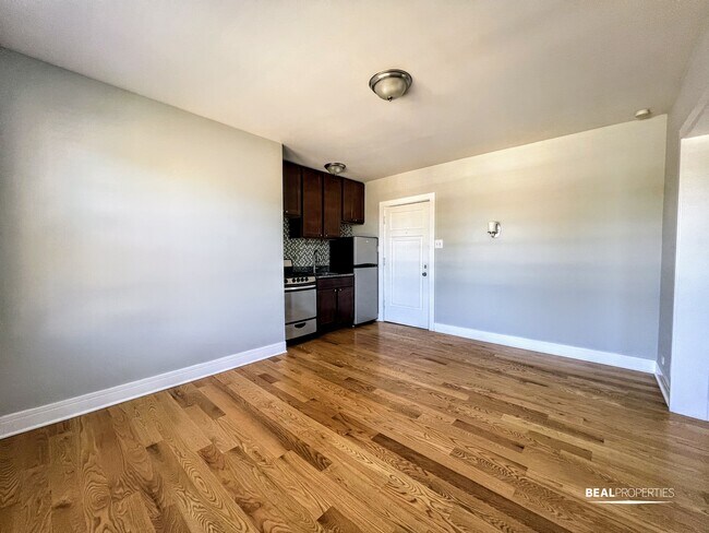 Building Photo - 4546 N Damen Ave