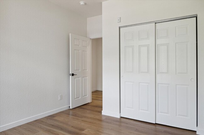 Building Photo - $1,000 DEPOSIT!!!! Fully Remodeled Three Bedroom, Two Bathroom Condo