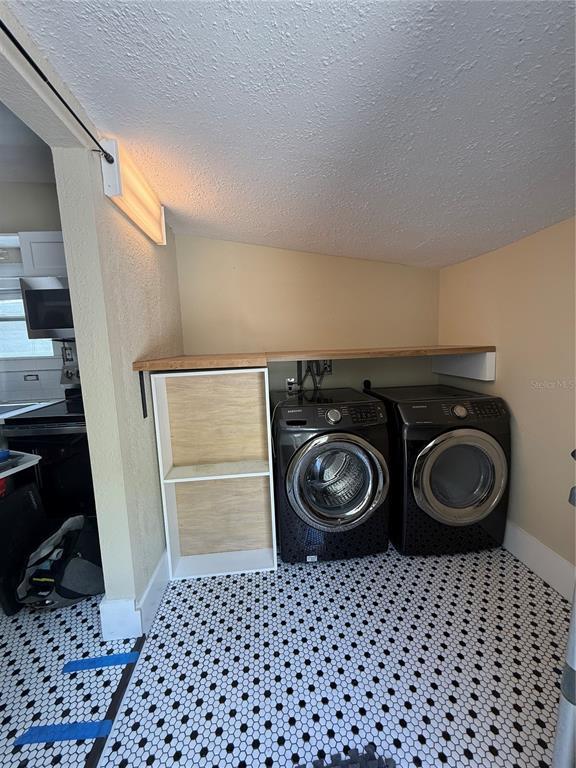 Building Photo - 3003 W Palmira Ave