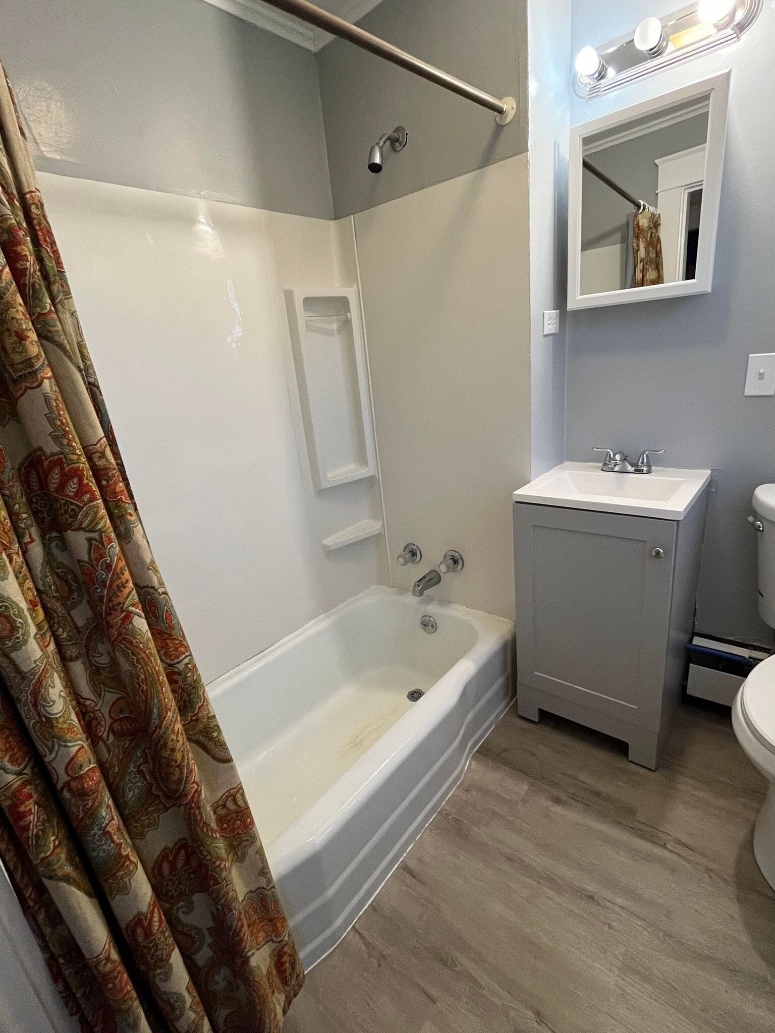 Building Photo - 14 Elm St