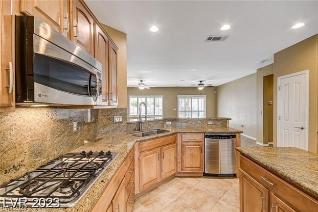 Building Photo - 2249 Canyonville Dr