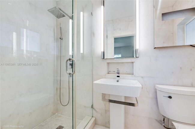 Building Photo - 6000 Leonardo St