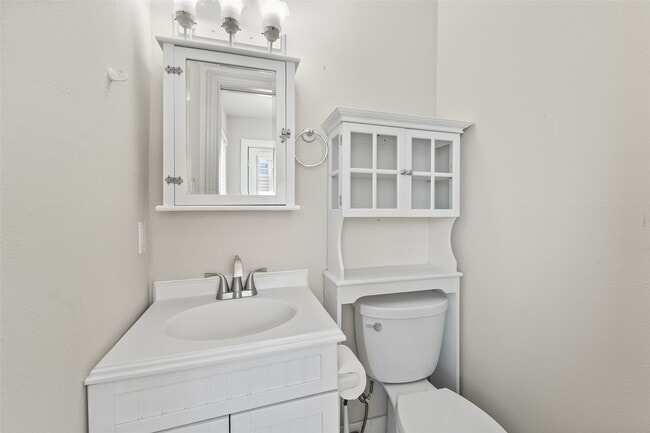 Building Photo - 1637 Castle Ct