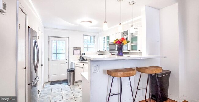 Building Photo - 434 Catharine St