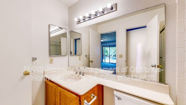 Building Photo - 7474 Mercedes Way