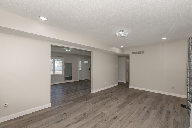 Building Photo - 2285 Hill House Rd