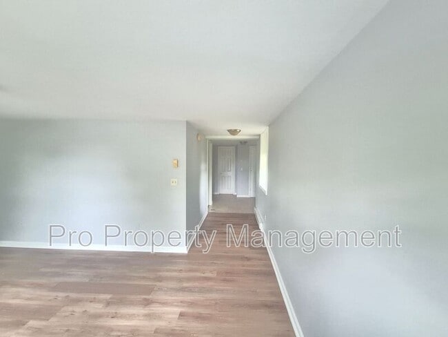 Building Photo - 14 Edgewood Rd