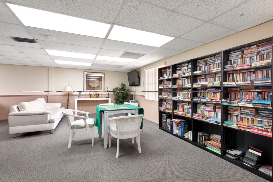 Community Rec Room - 3940 Inverrary Blvd