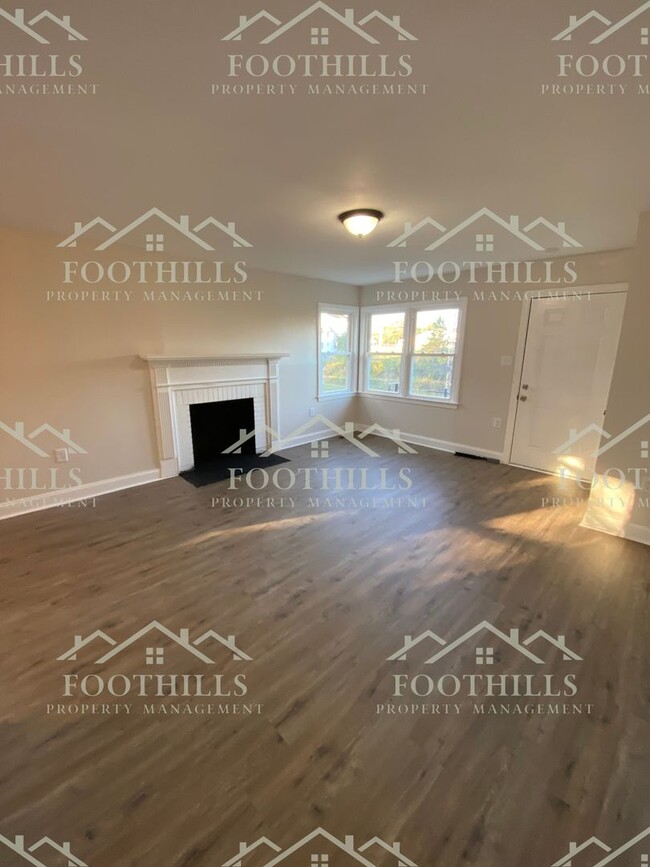 Building Photo - Fully Renovated 3-Bedroom Home - Walking D...