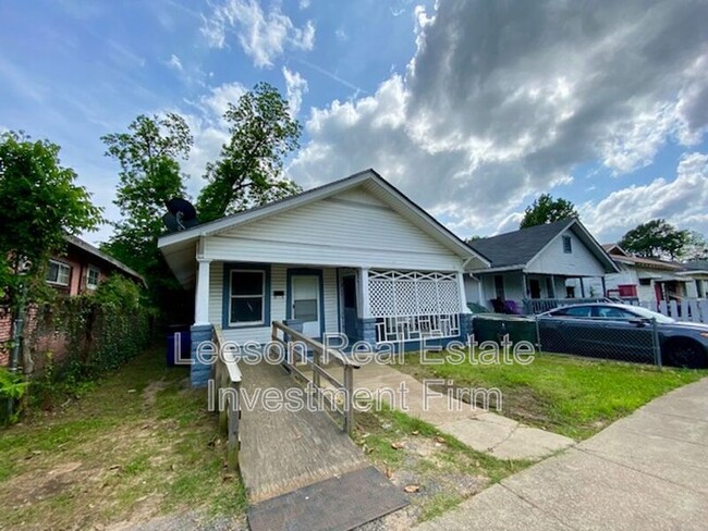 Building Photo - 2725 Lillian St