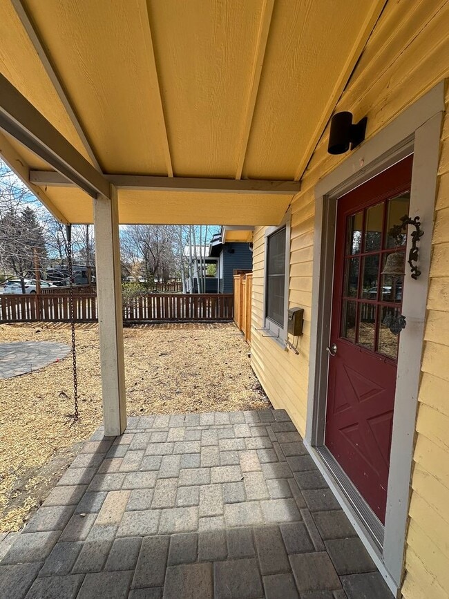 Building Photo - Charming 2 Bed / 2 Bath Home in Prime Westside Bend Location