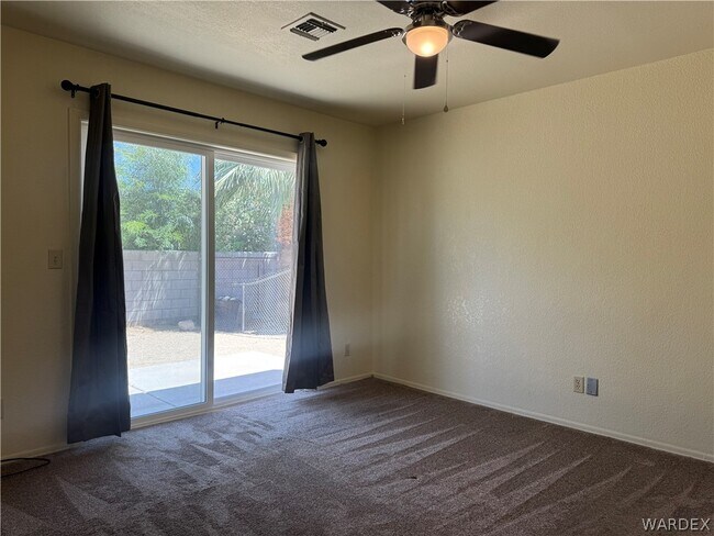 Building Photo - 2460 Lakeside Dr