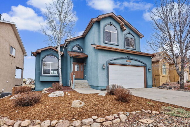 Building Photo - Spacious 5-Bedroom Home Backing to Open Space with Mountain Views
