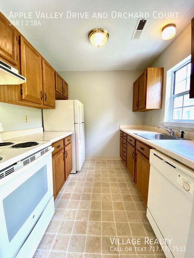 Building Photo - 710 Apple Valley Dr