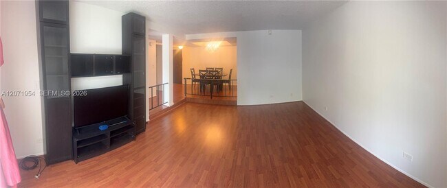 Building Photo - 3740 Inverrary Dr