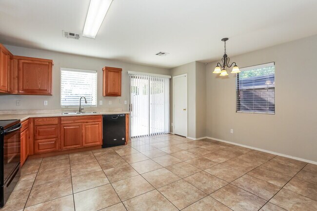 Building Photo - 2081 E Paso Fino Dr