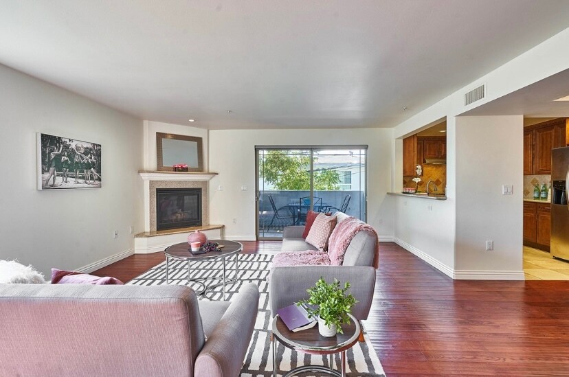 Building Photo - 4822 Elmwood Ave