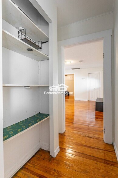 Building Photo - 1008 W Powhatan Ave