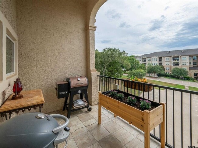 Building Photo - 3351 Cascades Ct