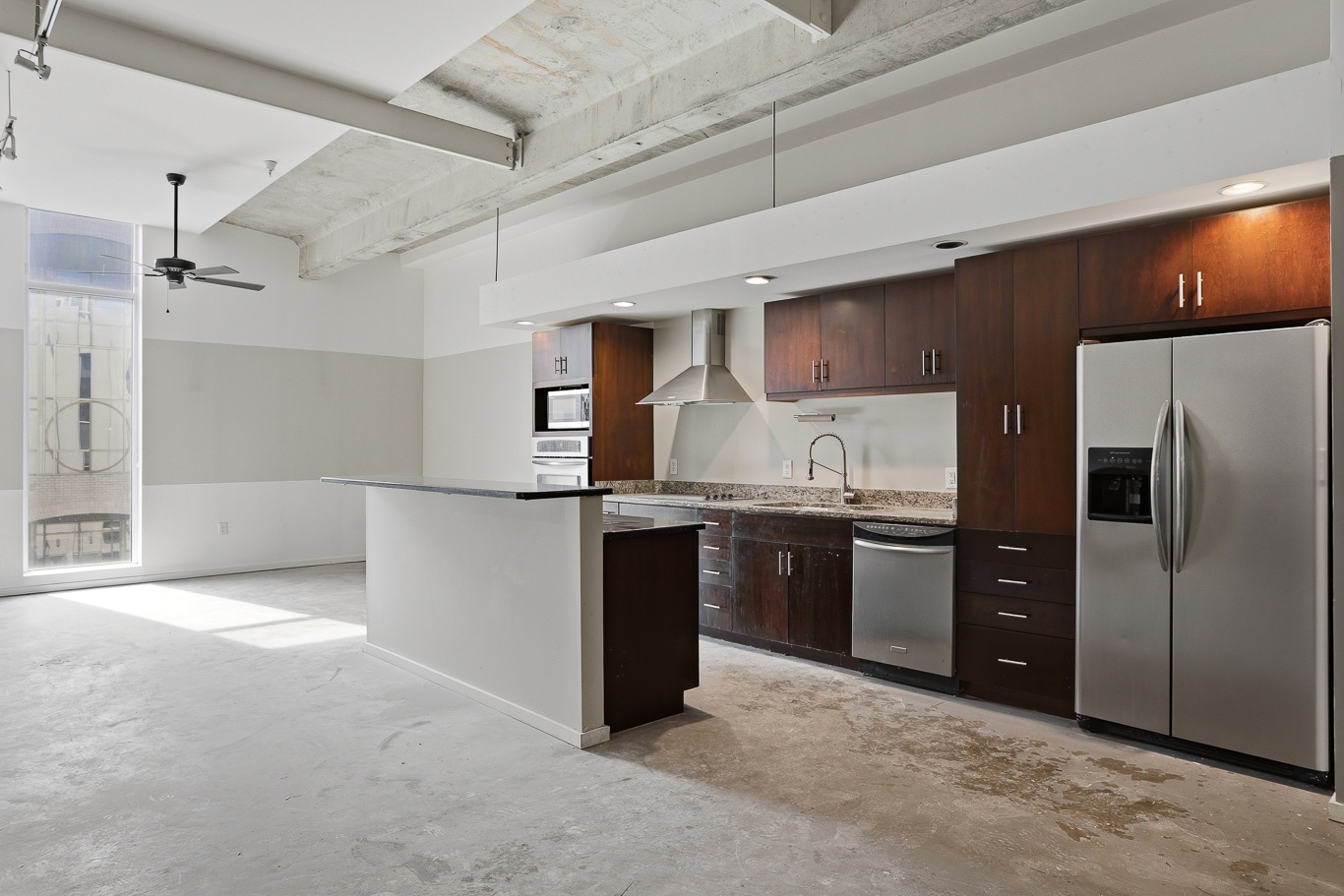 Building Photo - 112 E Clay St