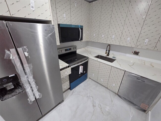 Building Photo - 251 S Cypress Rd