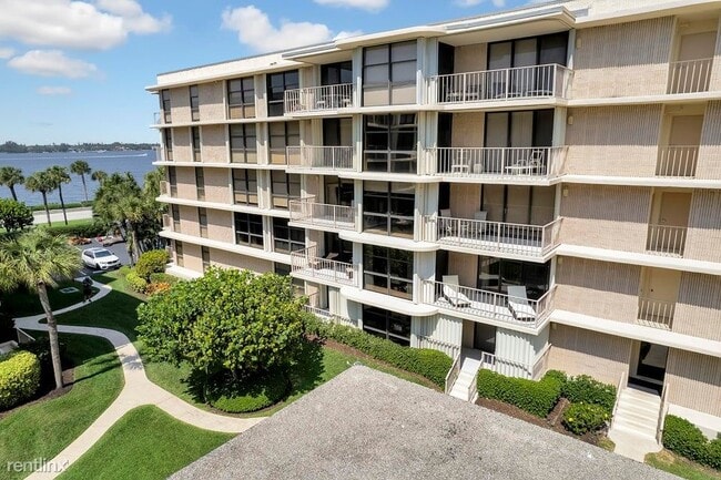 Building Photo - 3 br, 3 bath House - 3200 S Ocean Blvd Apt...