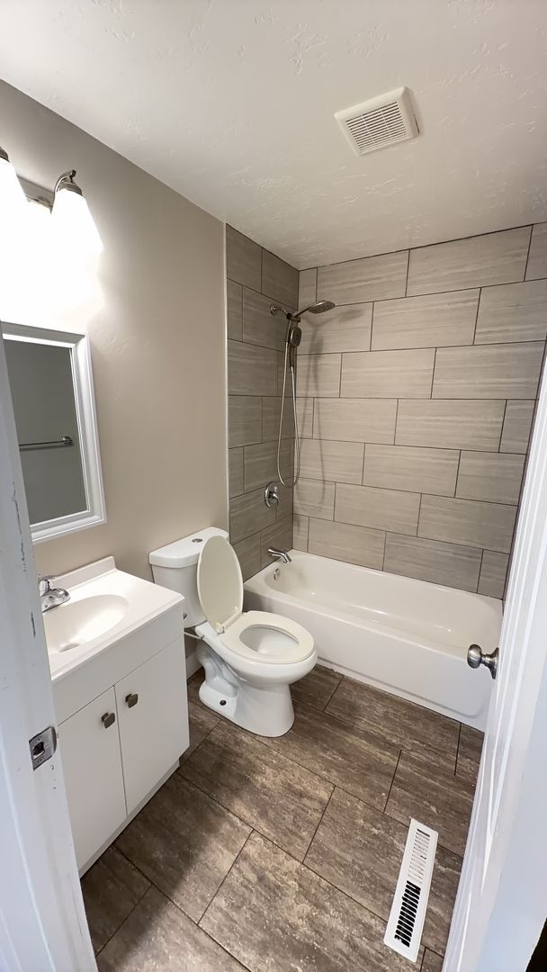 Building Photo - 4 Bed / 2.5 Bath Home in Kearns