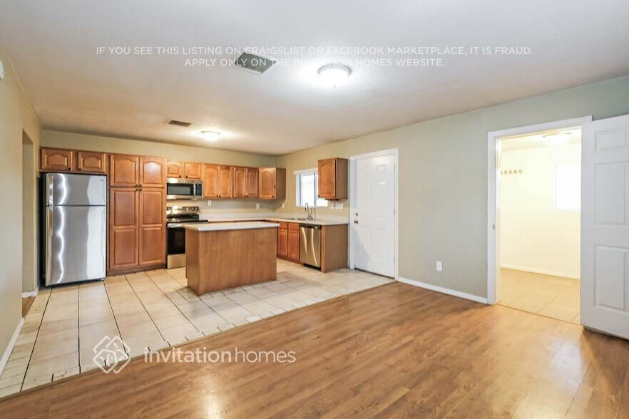 Building Photo - 6940 W Catalina Dr