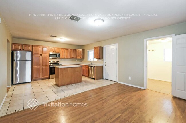 Building Photo - 6940 W Catalina Dr