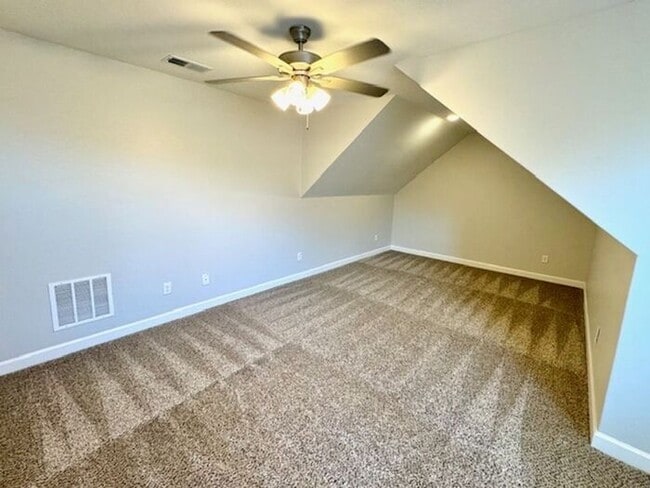 Building Photo - Now Leasing a 4-bedroom 3 bath home in Somerville.