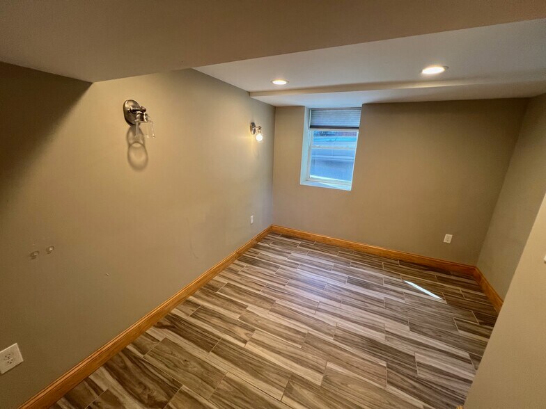 Building Photo - 152 Winchester St