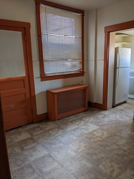 Building Photo - 5252 Oakland St