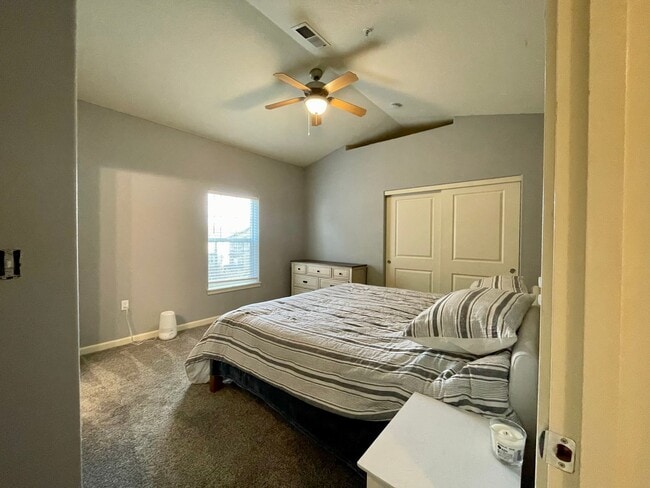 Building Photo - Sherwood Corner 3 Bed 2.5 Bath Townhome on top floor~  Reserved Parking and Washer & Dryer and Co...