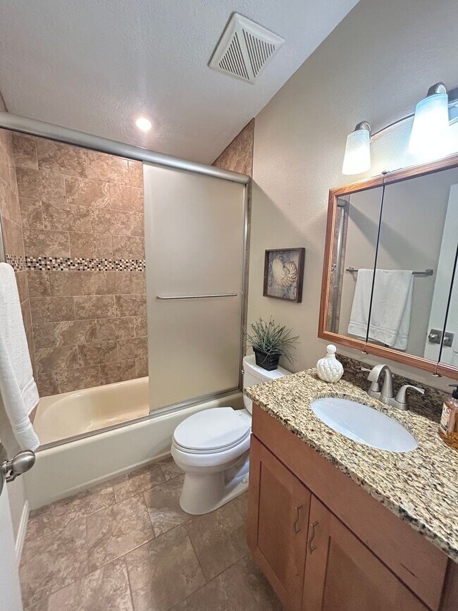 Building Photo - Gorgeous 3 Bed/3 Bath in Tranquil Gated Co...