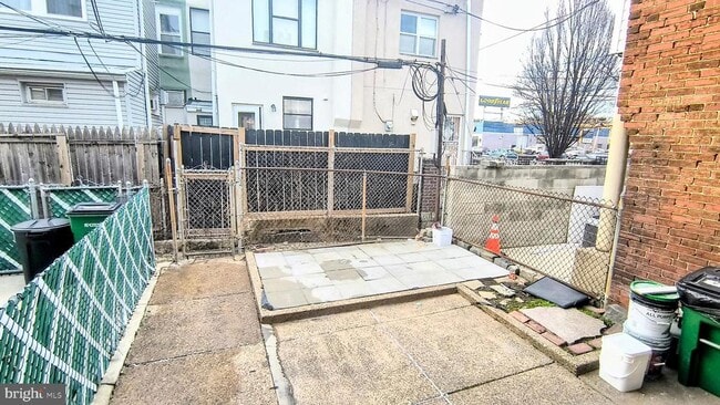 Building Photo - 2702 S 18th St