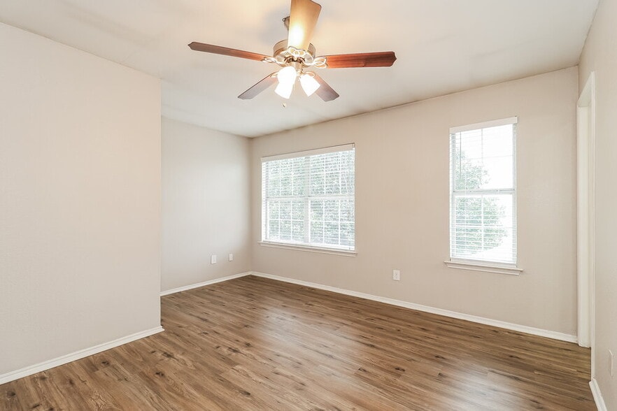 Building Photo - 10628 Wild Oak Dr