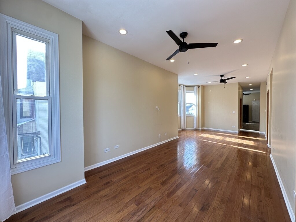 Building Photo - 2020 N Hamlin Ave