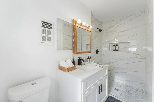 Building Photo - 9711 Bertwood St