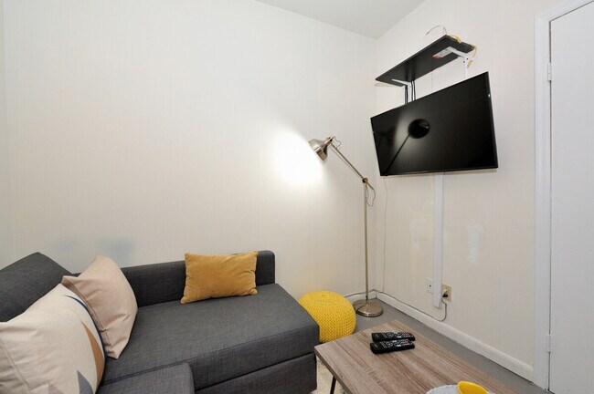 Building Photo - 478 9th Ave