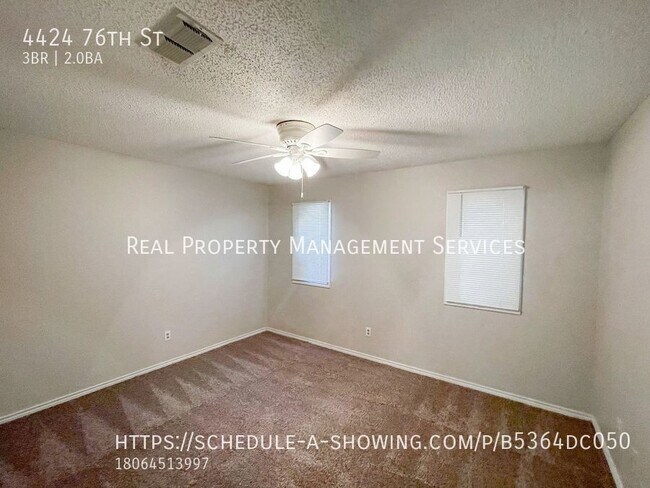 Building Photo - Large 3/2 in Quaker Heights