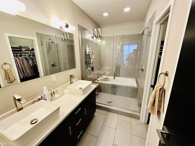 Building Photo - 3 br, 3 bath Townhome - 5743 West 17th Avenue