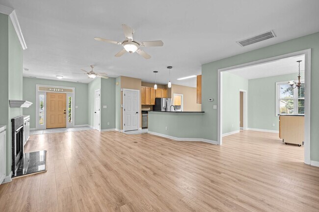 Building Photo - 212 Carefree Ln