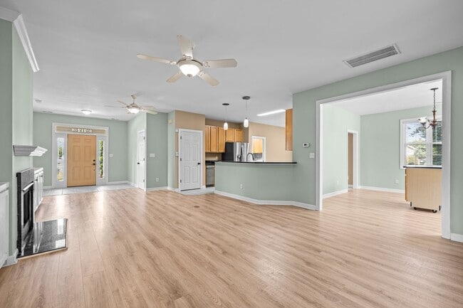 Building Photo - Four Bed Brandywine Home Available Now