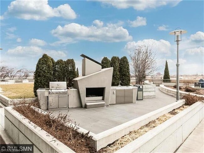 Building Photo - 929 Portland Ave